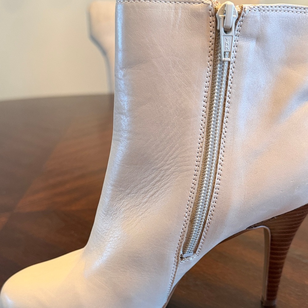 Nine West Ivory Leather Stiletto Ankle Booties NWT Size 7.5 Zip Heel Boots - Picture 4 of 13